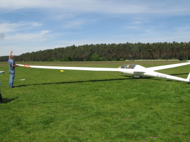 Segelflugzeug am Seil kurz vor dem Start