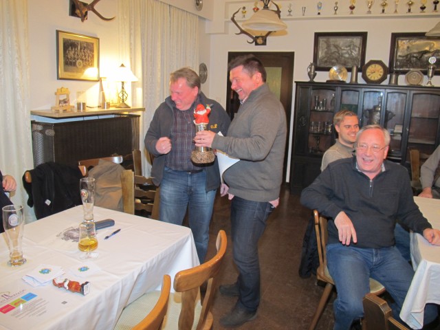 Reinhard ist der glückliche Gewinner des Pokals 2013 Reinhard ist der glückliche Gewinner des Pokals 2013