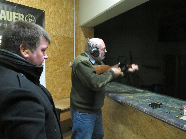 Lothar Nettelmann mit dem Unterhebelrepetierer Lothar Nettelmann mit dem Unterhebelrepetierer