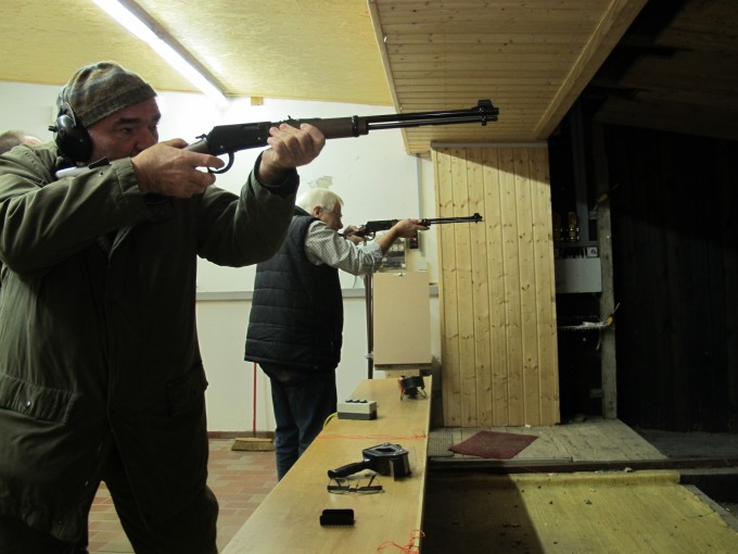 Start Lothar und Detlef beim Schießen mit dem Unterhebelrepetierer