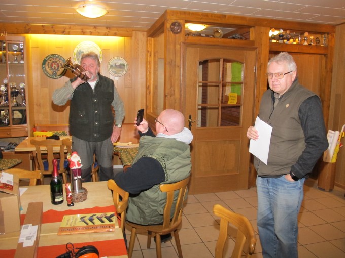 Siegerehrung Wilfried Bade mit dem Jagdhorn