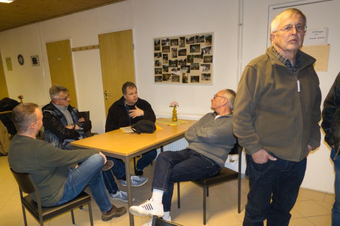 Warten auf das Ergebniss Gespräche im Aufenthaltsraum