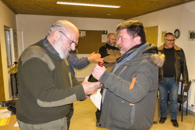 Einen Sekt für den Letzten Lothar bekommt eine Flasche Sekt