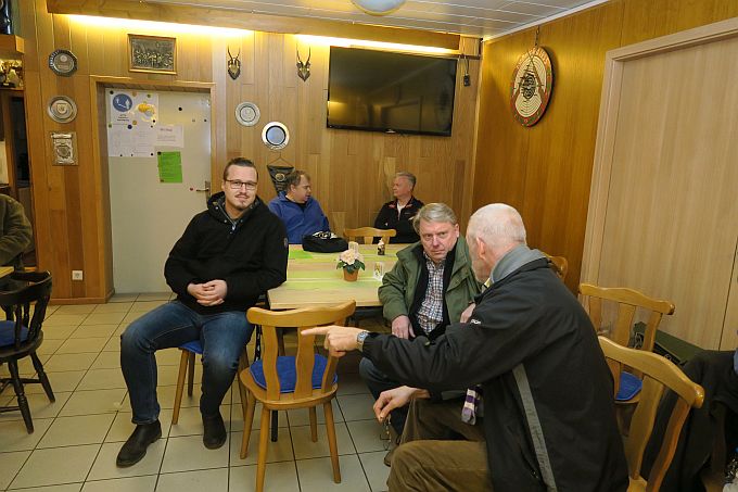 Fachsimpeln im Aufenthaltsraum Fachsimpeln im Aufenthaltsraum