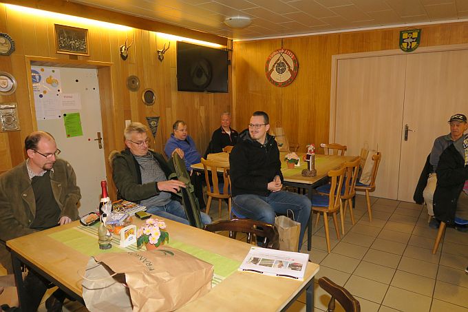 Pokal-Übergabe an Thomas Schulz Thomas Schulz mit dem Jahresendpokal